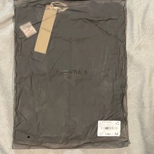 ESSENTIALS BLACK T-SHIRT